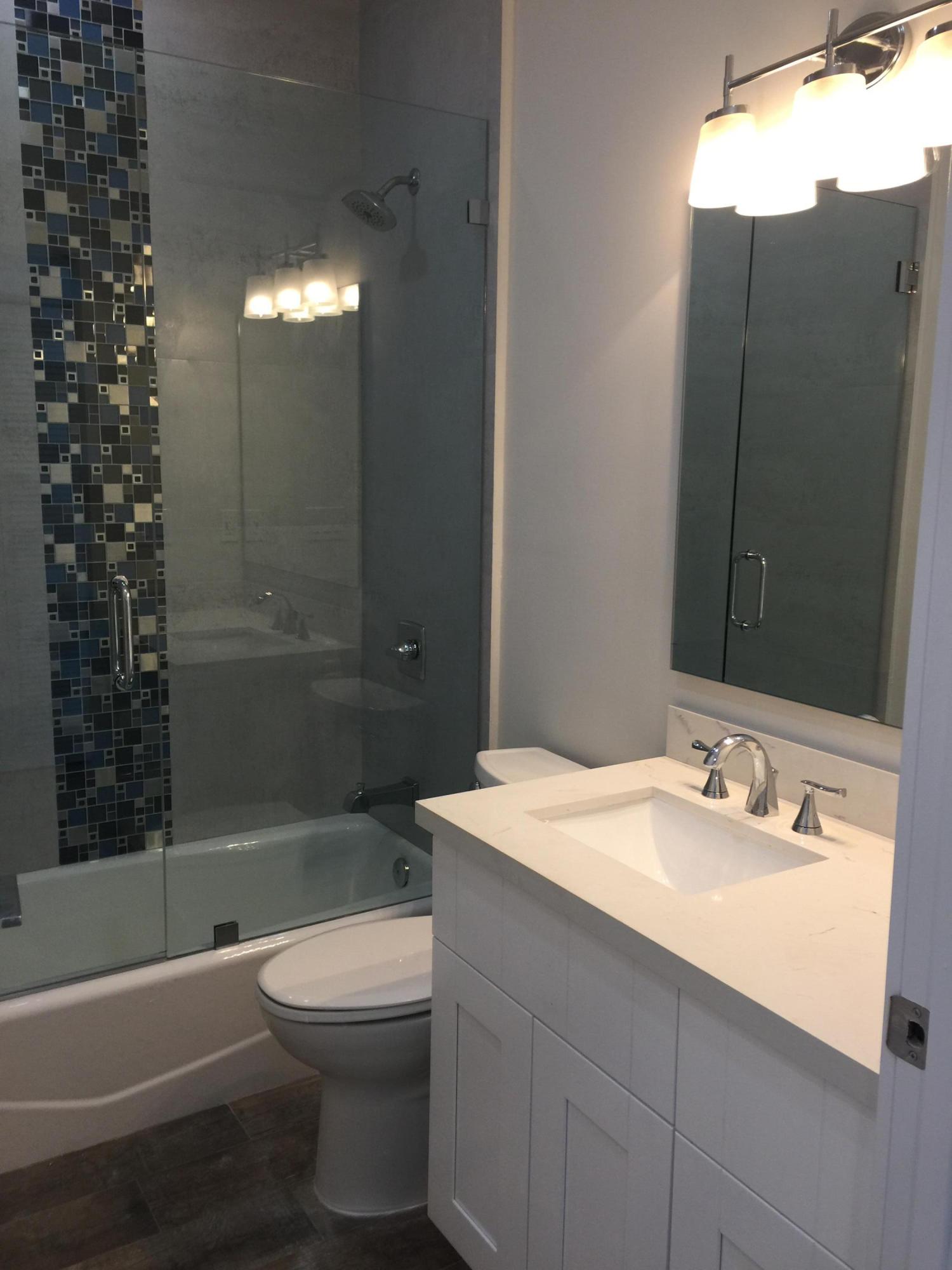5 North End Road Key Largo, FL 33037 - Photo 19 of 33 Guest Bath