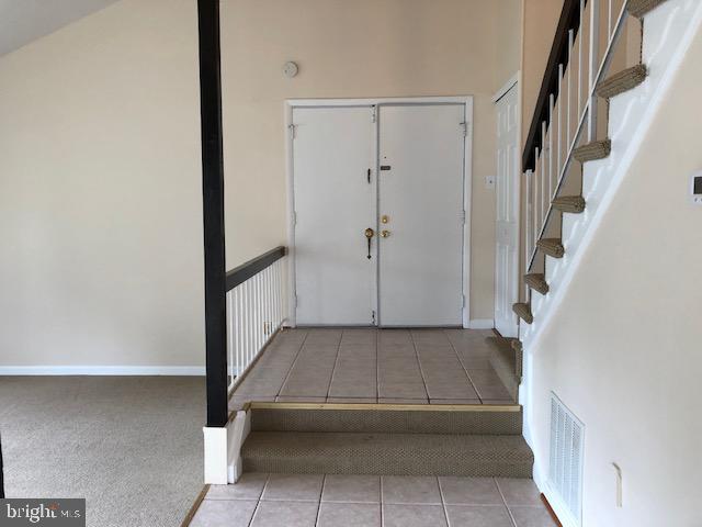 21 Thrush Road Sterling, VA 20164 - Photo 2 of 14 ENTRANCE FOYER