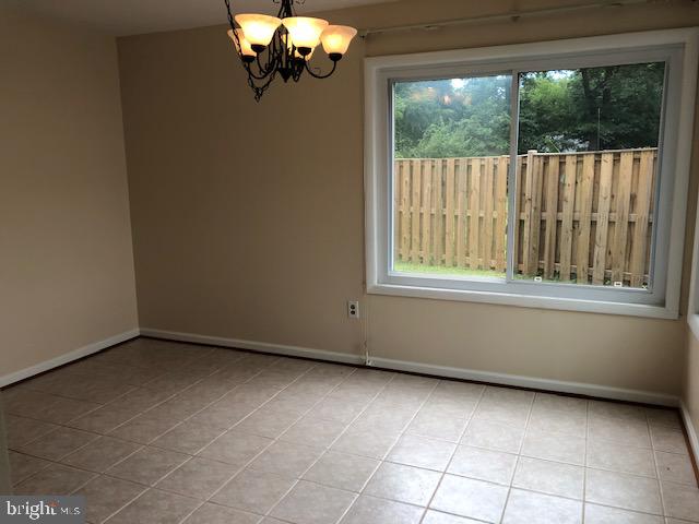 21 Thrush Road Sterling, VA 20164 - Photo 4 of 14 DINIGN AREA