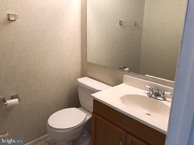 21 Thrush Road Sterling, VA 20164 - Photo 5 of 14 BATHROOM