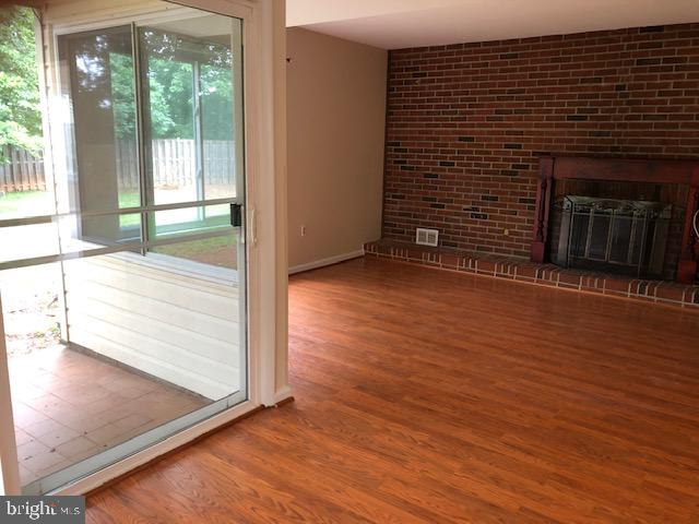 21 Thrush Road Sterling, VA 20164 - Photo 8 of 14 FAMILY ROOM