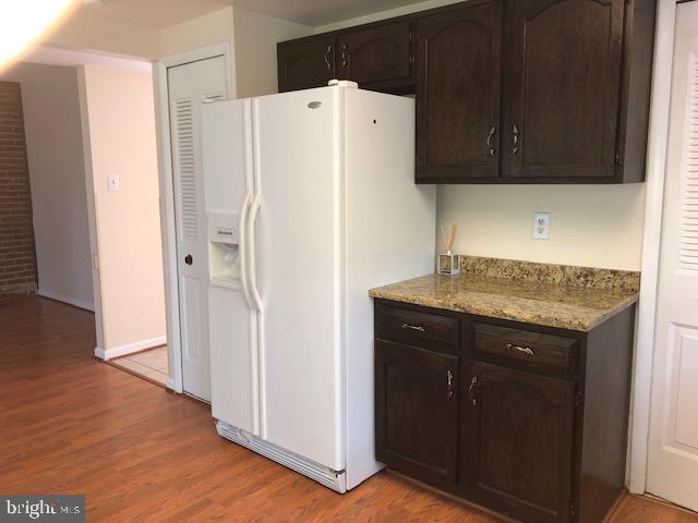 21 Thrush Road Sterling, VA 20164 - Photo 9 of 14 KITCHEN