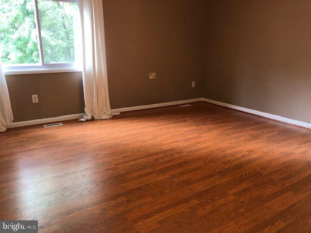 21 Thrush Road Sterling, VA 20164 - Photo 10 of 14 MASTER BEDROOM