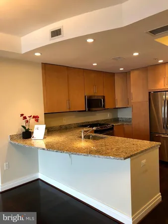 $2,650 | 8220 Crestwood Heights Drive, Unit 1114, McLean, VA 22102