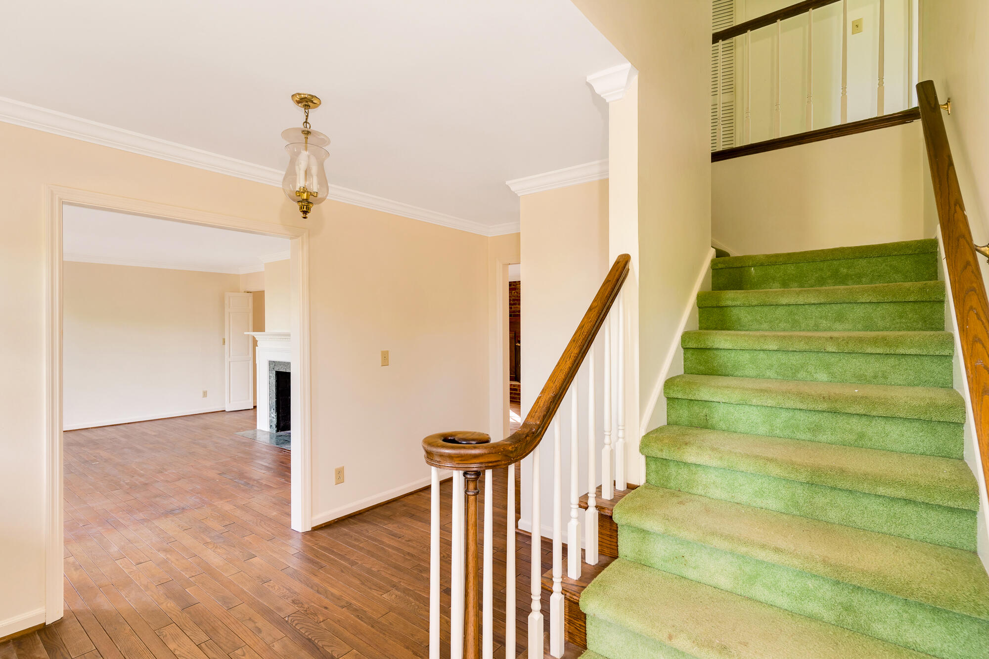 408 Fort Trace Road Lookout Mountain, GA 30750 - Photo 28 of 68 Stairway in Foyer