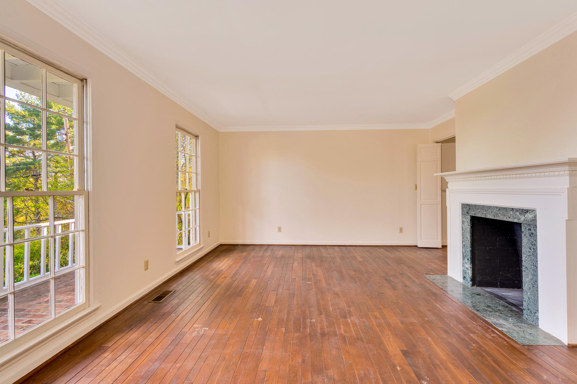 408 Fort Trace Road Lookout Mountain, GA 30750 - Photo 5 of 68 Living Room