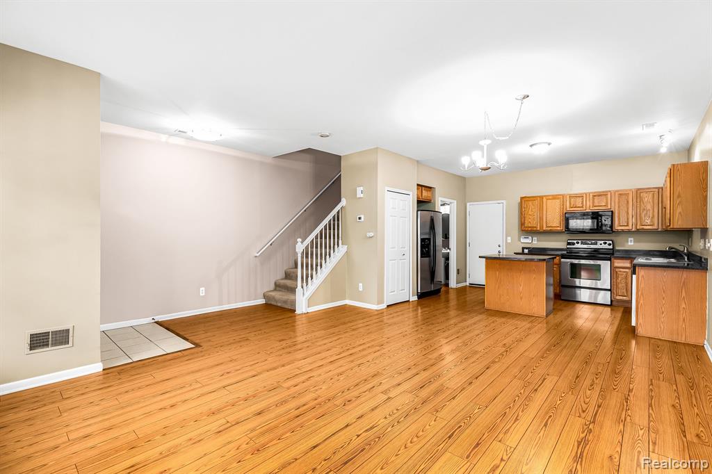 11766 Farmington Road Livonia, MI 48150 - Photo 6 of 23