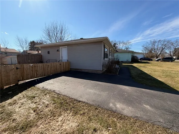 $229,900 | 301 Downsview Drive, Gates, NY 14606