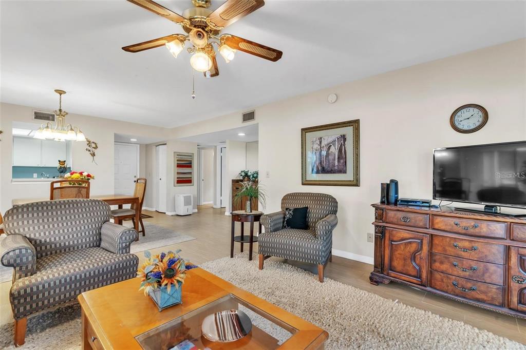 700 Starkey Road, Unit 1114 Largo, FL 33771 - Photo 8 of 22 Gallery Image 8