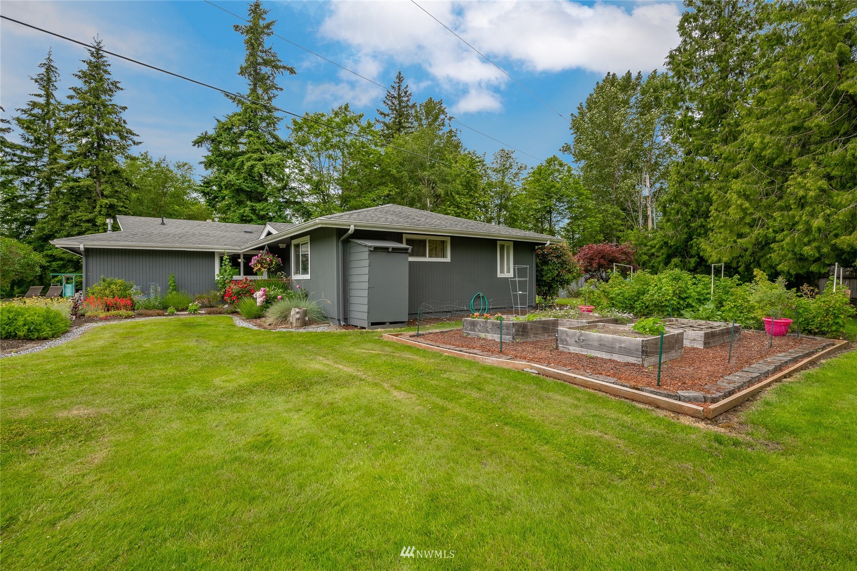 5577 E Road Bellingham, WA 98226 - Photo 27 of 40 a front view of a house with a yard
