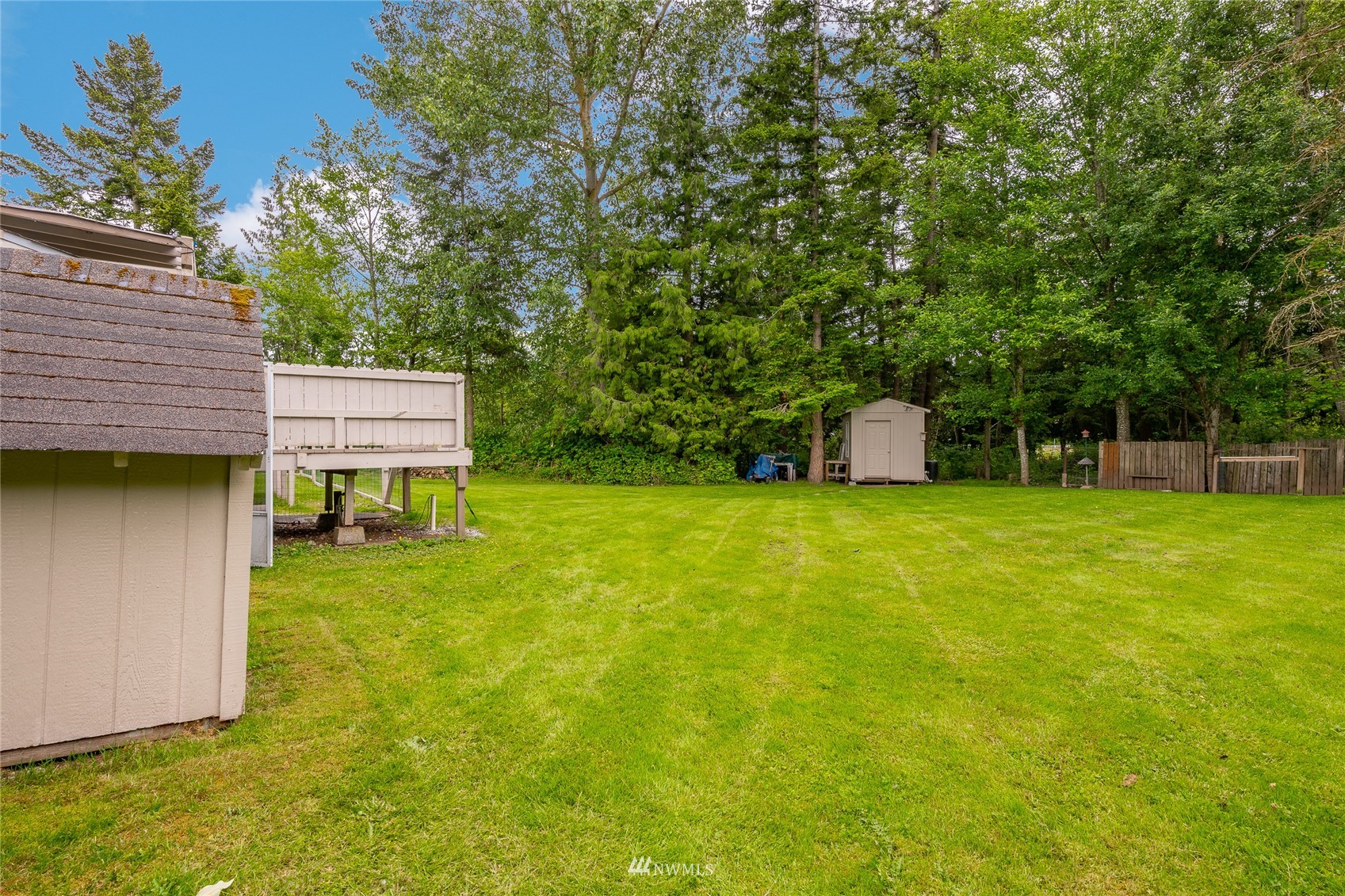 5577 E Road Bellingham, WA 98226 - Photo 9 of 40 a backyard of a house with table and chairs