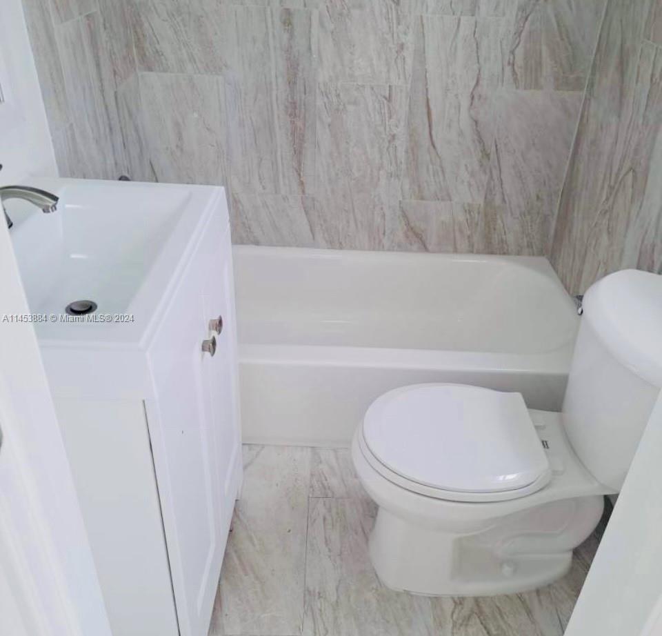 6955 Rue Vendome Miami Beach, FL 33141 - Photo 14 of 43 a bathroom with a toilet and a bathtub