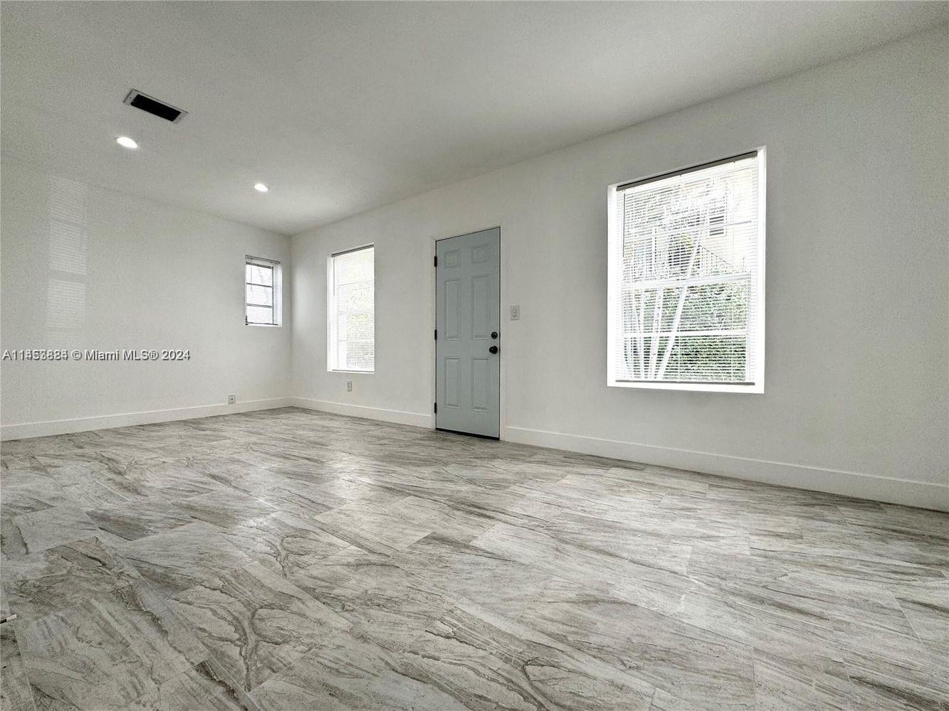 6955 Rue Vendome Miami Beach, FL 33141 - Photo 2 of 43