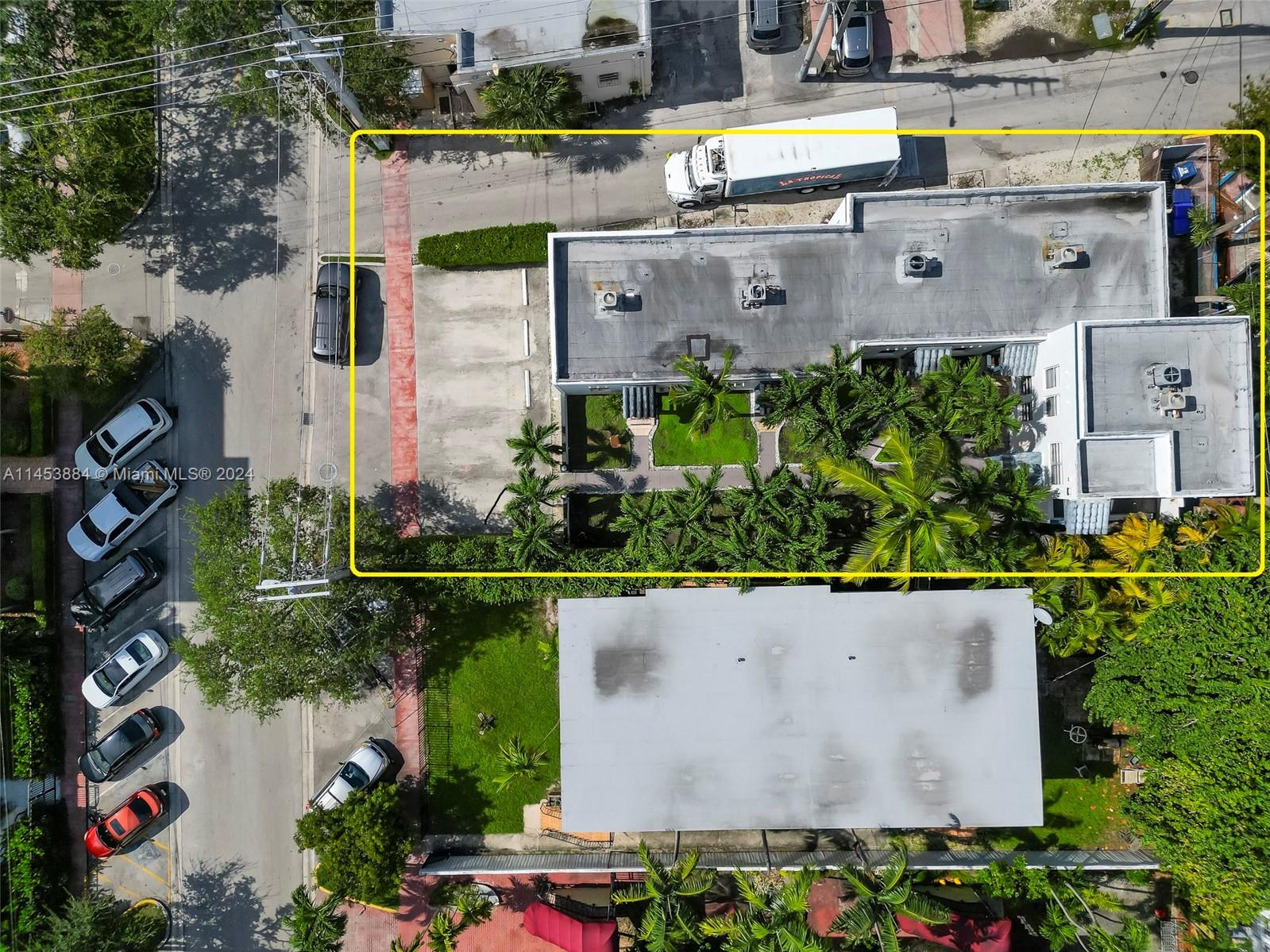 6955 Rue Vendome Miami Beach, FL 33141 - Photo 8 of 43 an aerial view of a house with a garden