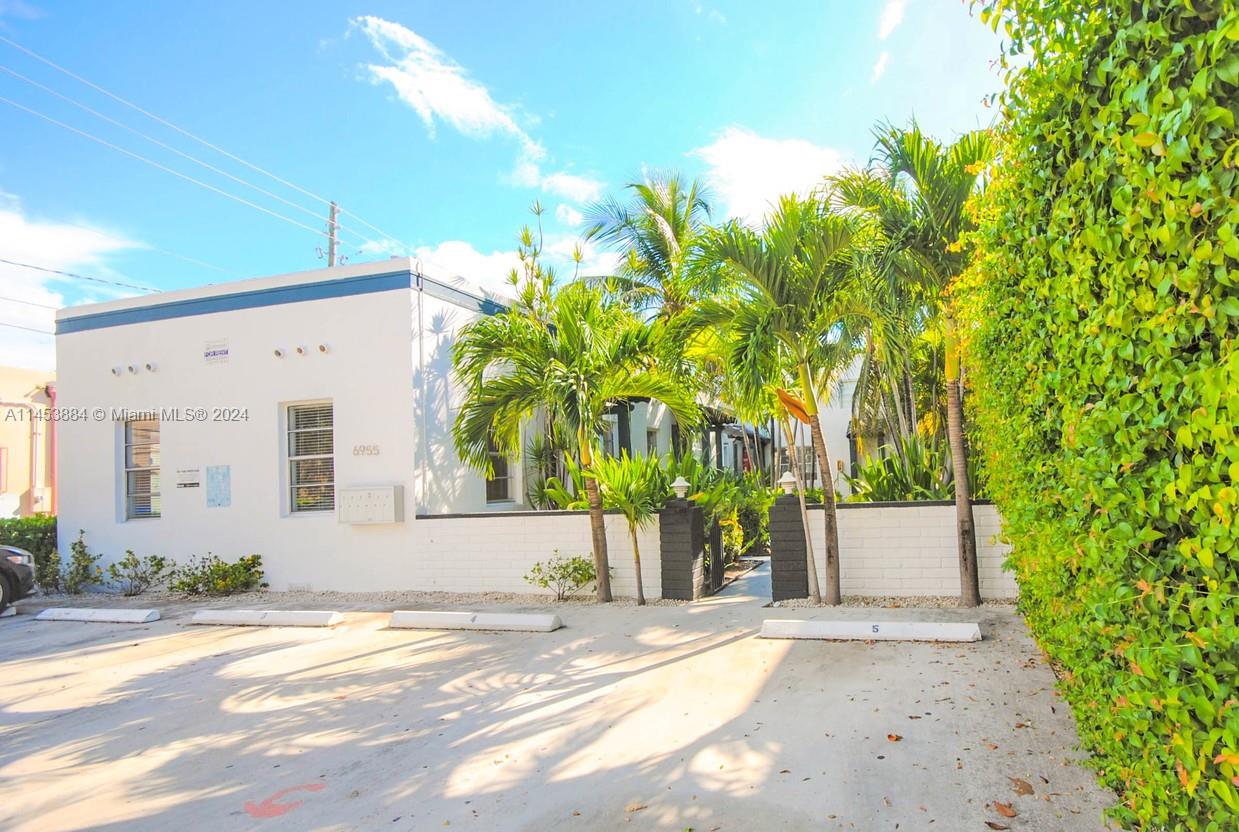 6955 Rue Vendome Miami Beach, FL 33141 - Photo 10 of 43