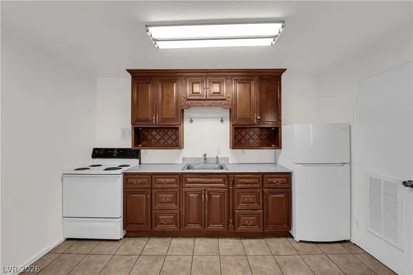 $900 | 3726 Hazelwood Street, Unit 24, Las Vegas, NV 89119