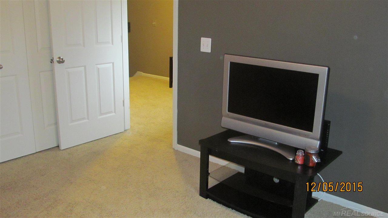 45633 Rathmore Drive Macomb, MI 48044 - Photo 26 of 35 31243016-25.JPG