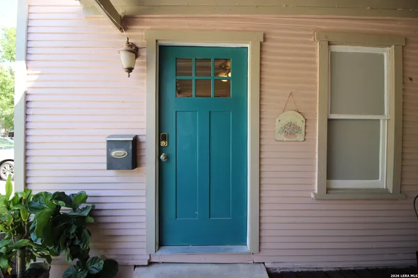 $1,295 | 326 East French Place, San Antonio, TX 78212