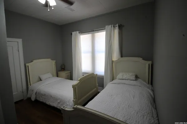 $1,295 | 326 East French Place, San Antonio, TX 78212