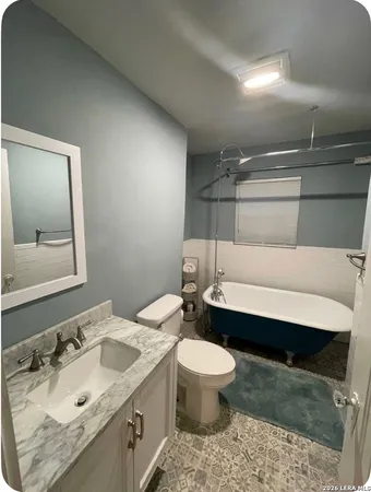 $1,295 | 326 East French Place, San Antonio, TX 78212