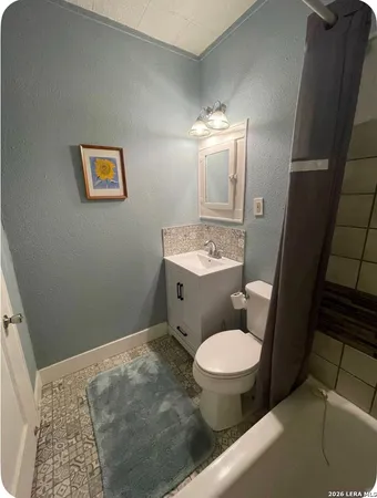 $1,295 | 326 East French Place, San Antonio, TX 78212