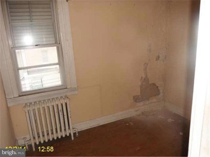 431 Woodcliffe Road Upper Darby, PA 19082 - Photo 2 of 3