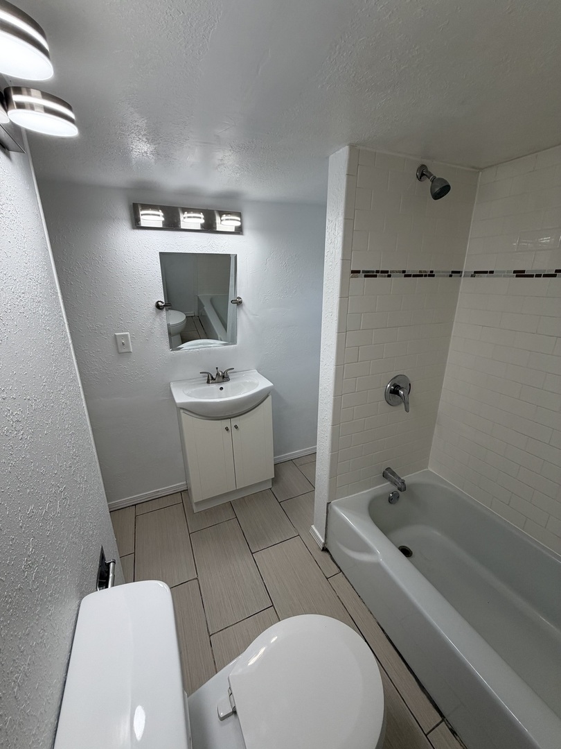 2003 Nebraska Road Rockford, IL 61108 - Photo 15 of 32