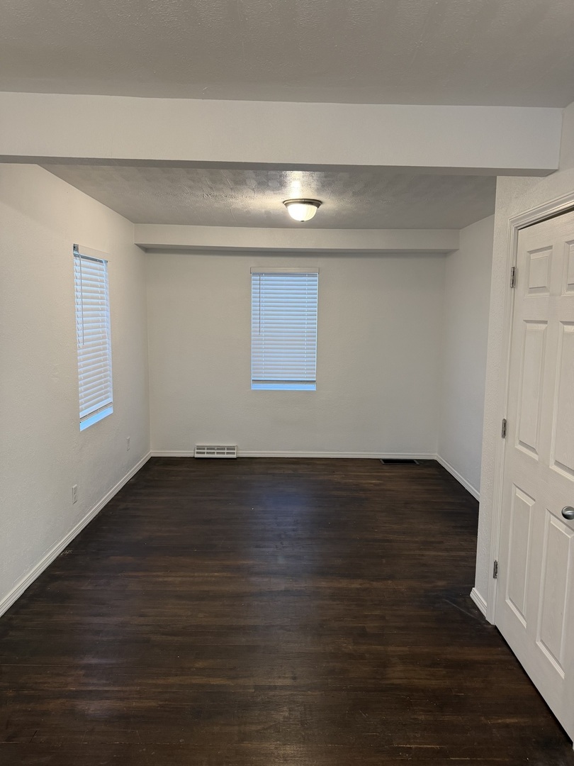 2003 Nebraska Road Rockford, IL 61108 - Photo 7 of 32