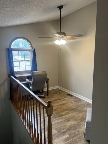 a view of livingroom with furniture