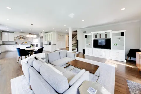 $1,899,000 | 1414 Canterbury Lane, Glenview, IL 60025