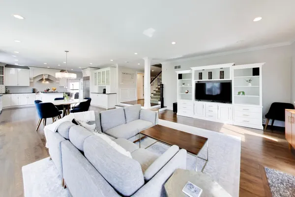 $1,950,000 | 1414 Canterbury Lane, Glenview, IL 60025