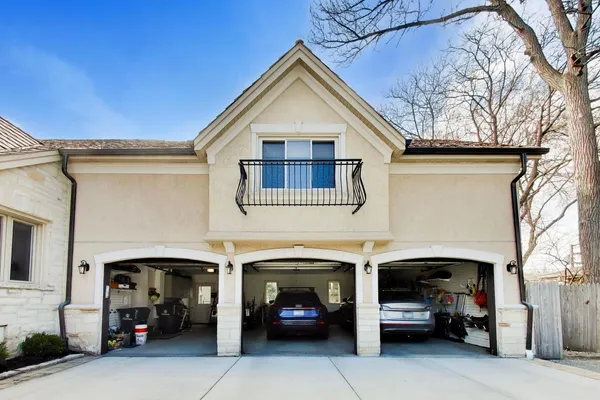 $1,899,000 | 1414 Canterbury Lane, Glenview, IL 60025