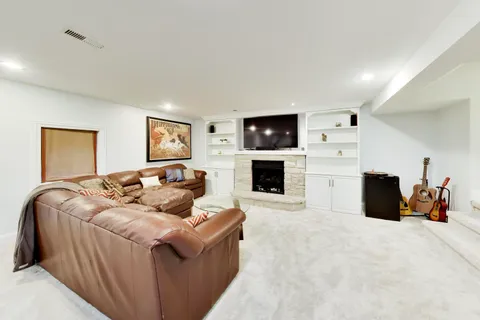 $1,899,000 | 1414 Canterbury Lane, Glenview, IL 60025