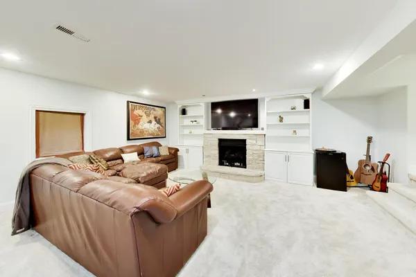 $1,950,000 | 1414 Canterbury Lane, Glenview, IL 60025