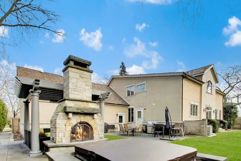 $1,899,000 | 1414 Canterbury Lane, Glenview, IL 60025