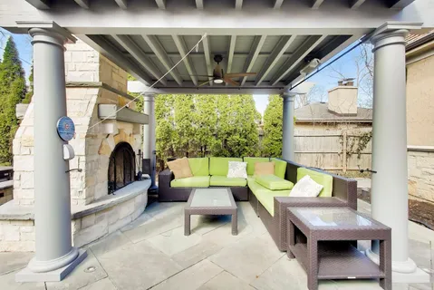 $1,899,000 | 1414 Canterbury Lane, Glenview, IL 60025