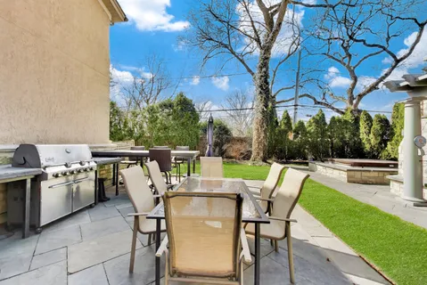 $1,899,000 | 1414 Canterbury Lane, Glenview, IL 60025