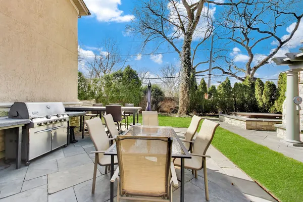 $1,899,000 | 1414 Canterbury Lane, Glenview, IL 60025