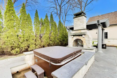 $1,899,000 | 1414 Canterbury Lane, Glenview, IL 60025