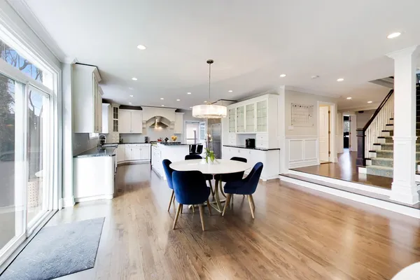 $1,950,000 | 1414 Canterbury Lane, Glenview, IL 60025