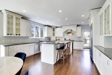 $1,899,000 | 1414 Canterbury Lane, Glenview, IL 60025