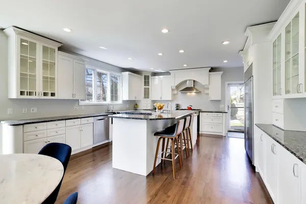 $1,899,000 | 1414 Canterbury Lane, Glenview, IL 60025