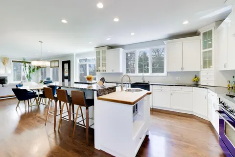 $1,899,000 | 1414 Canterbury Lane, Glenview, IL 60025