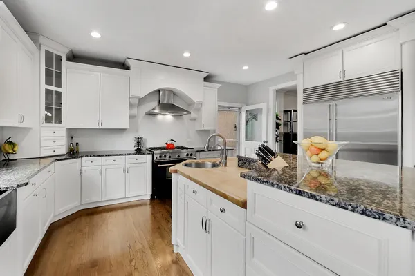 $1,950,000 | 1414 Canterbury Lane, Glenview, IL 60025