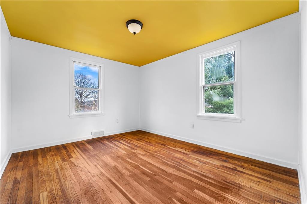 957 Lessing Street Pittsburgh, PA 15220 - Photo 16 of 25 Gallery Image 16
