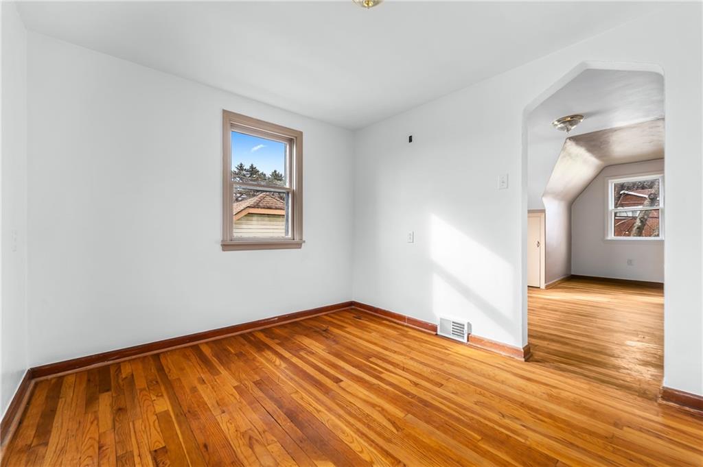 957 Lessing Street Pittsburgh, PA 15220 - Photo 19 of 25 Gallery Image 19