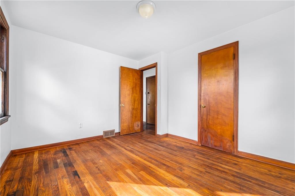 957 Lessing Street Pittsburgh, PA 15220 - Photo 9 of 25 Gallery Image 9