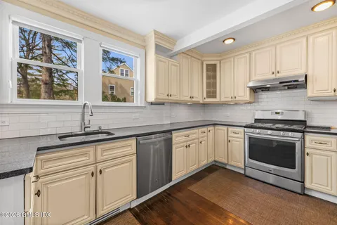 $750,000 | 125 Oaklawn Avenue, Stamford, CT 06905