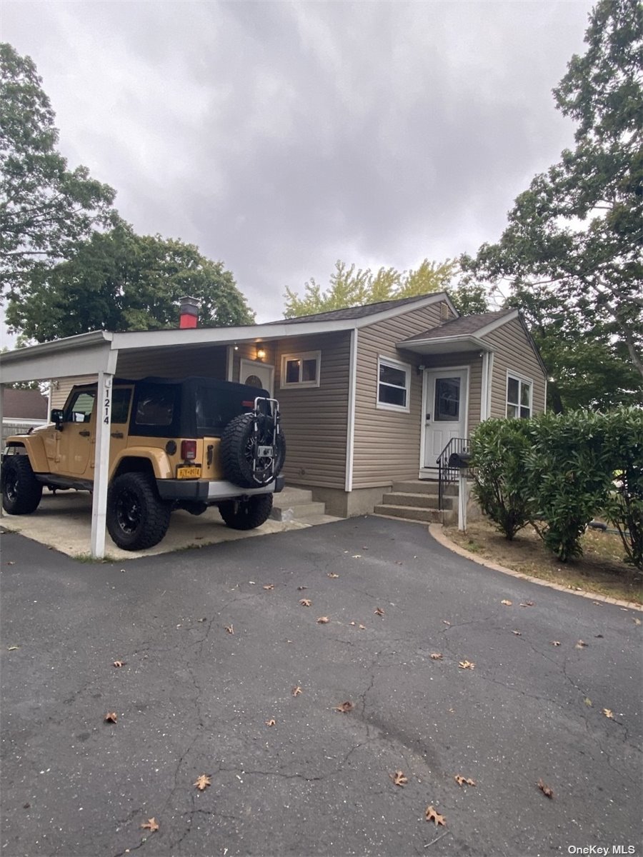 1214 Howells Road Bay Shore, NY 11706 - Photo 1 of 1 Gallery Image 1
