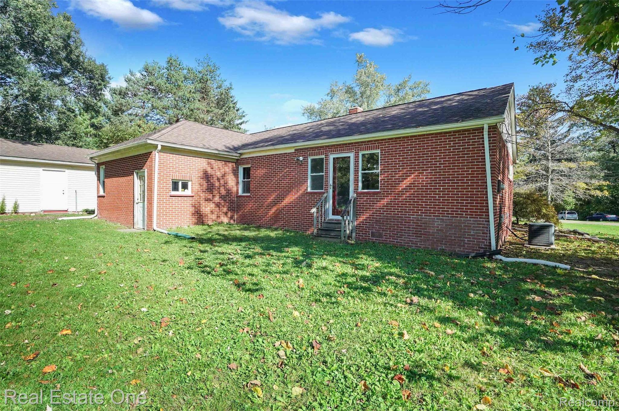 125 Shadywood Road Rochester, MI 48307 - Photo 22 of 24 DSC09008.jpg